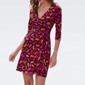 Diane von Furstenberg ! Julian Lip-Print Silk Wrap Dress (M)